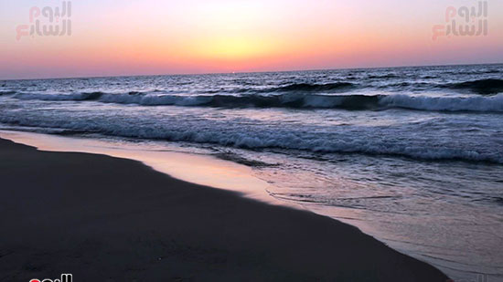 لحظات-غروب-الشمس-على-شاطئ-العريش-(2)