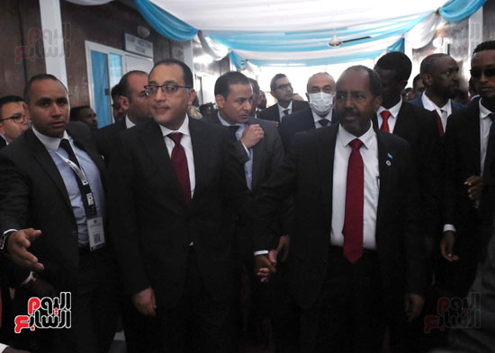 رئيس الوزراء ينقل تهنئة وتحيات الرئيس السيسي إلى نظيره الصومالي (7)