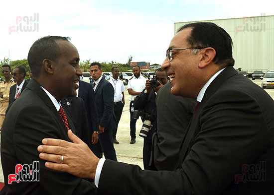 رئيس الوزراء ينقل تهنئة وتحيات الرئيس السيسي إلى نظيره الصومالي (18)