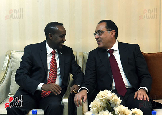 رئيس الوزراء ينقل تهنئة وتحيات الرئيس السيسي إلى نظيره الصومالي (26)