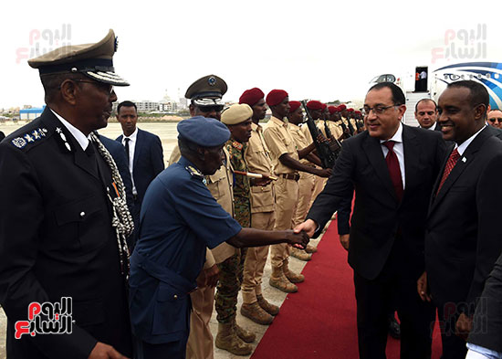 رئيس الوزراء ينقل تهنئة وتحيات الرئيس السيسي إلى نظيره الصومالي (22)