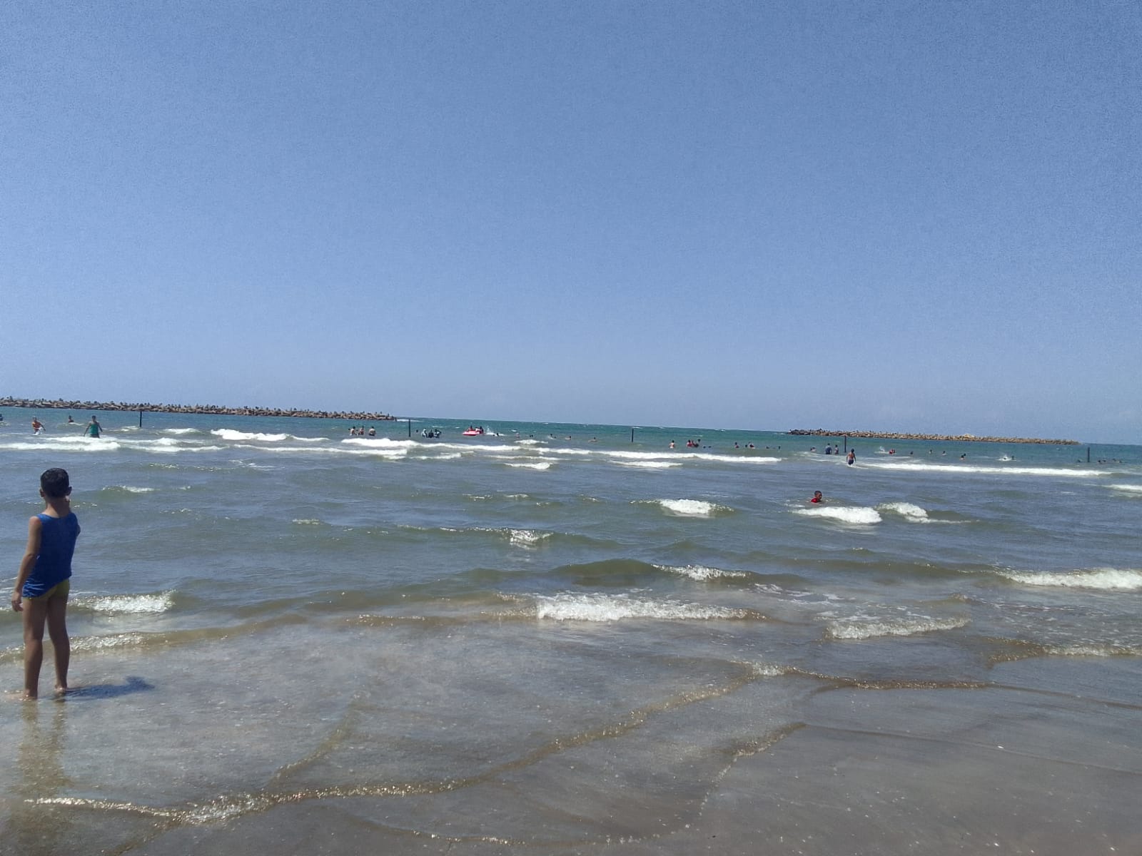 شاطىء دمياط يتزين لامتاع المصيفين  (1)