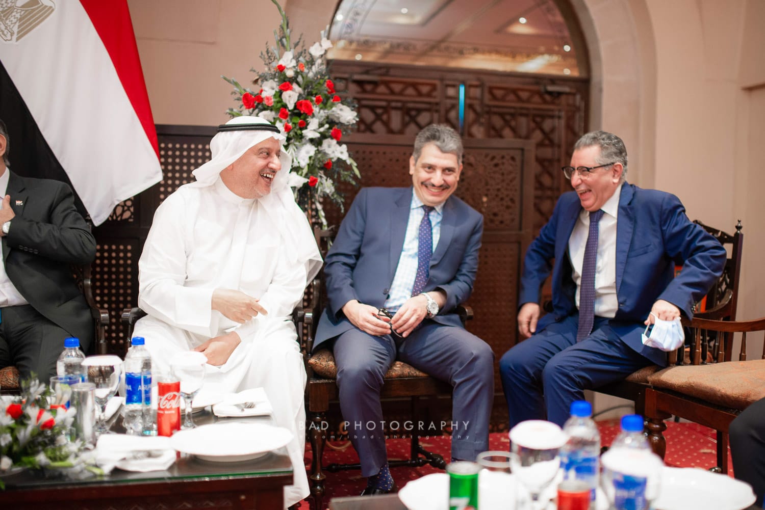 السفراء العرب في حديث جانبي خلال احتفالات السفارة المصرية لدى باكستان بالعيد الوطني