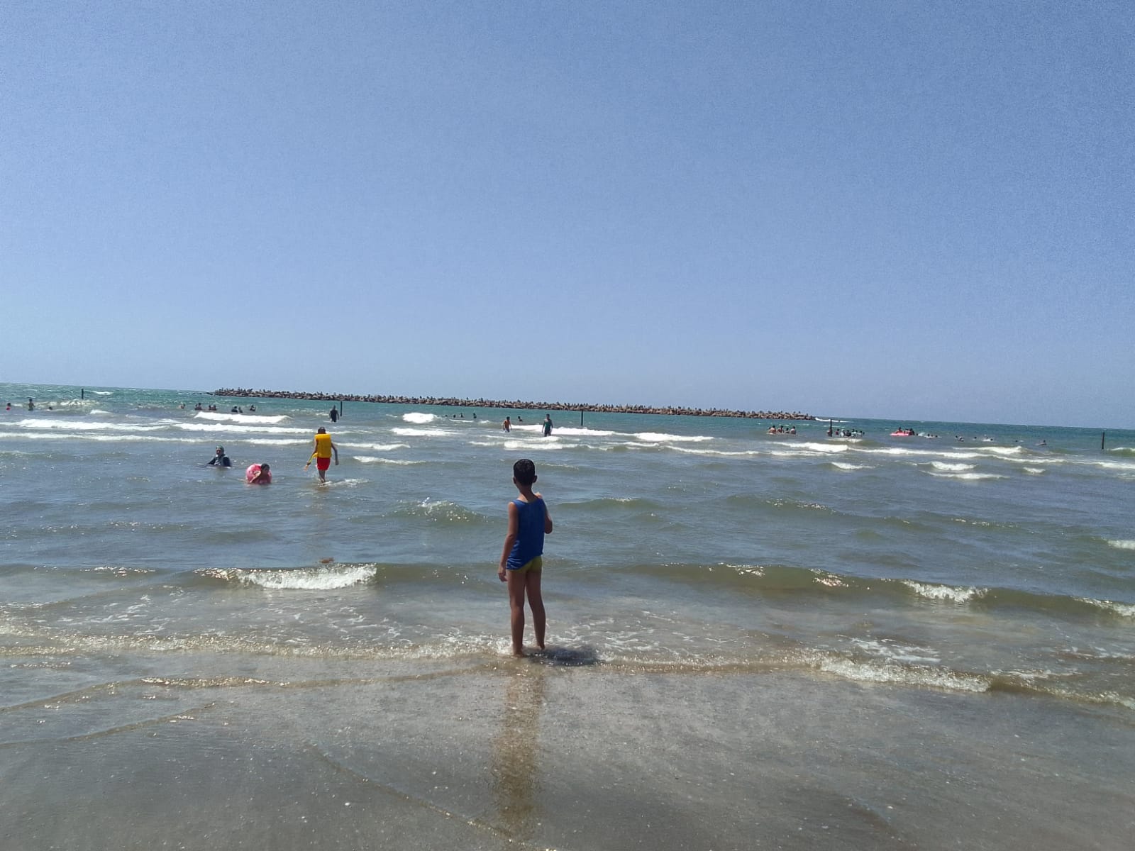 شاطىء دمياط يتزين لامتاع المصيفين  (3)