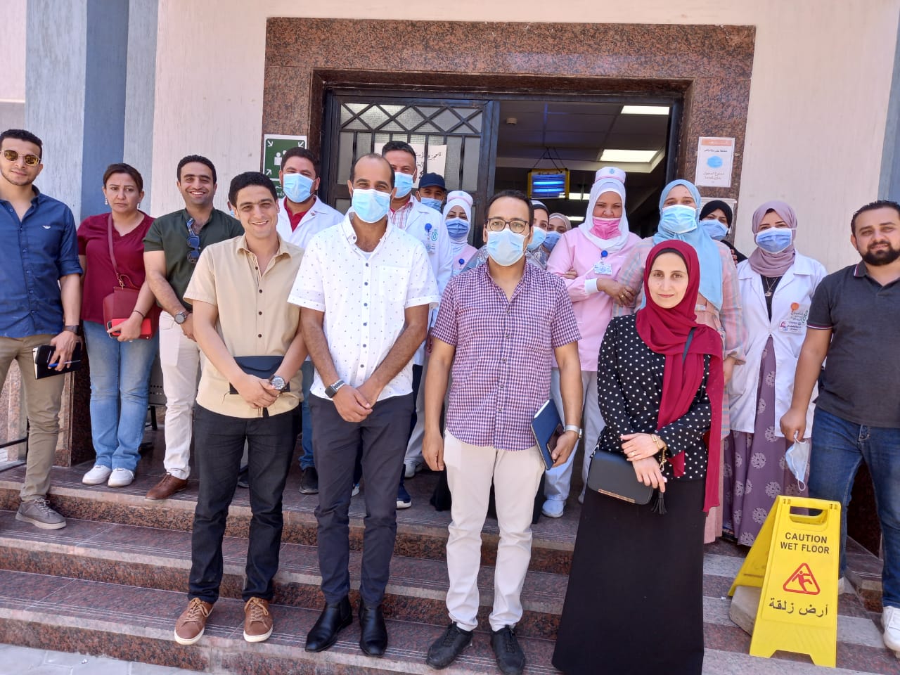 الدكتور أحمد البرعى مدير فرع الهيئة العامة للرعاية الصحية بالإسماعيلية يتفقد عمل الأطباء بالمستشفيات (14)