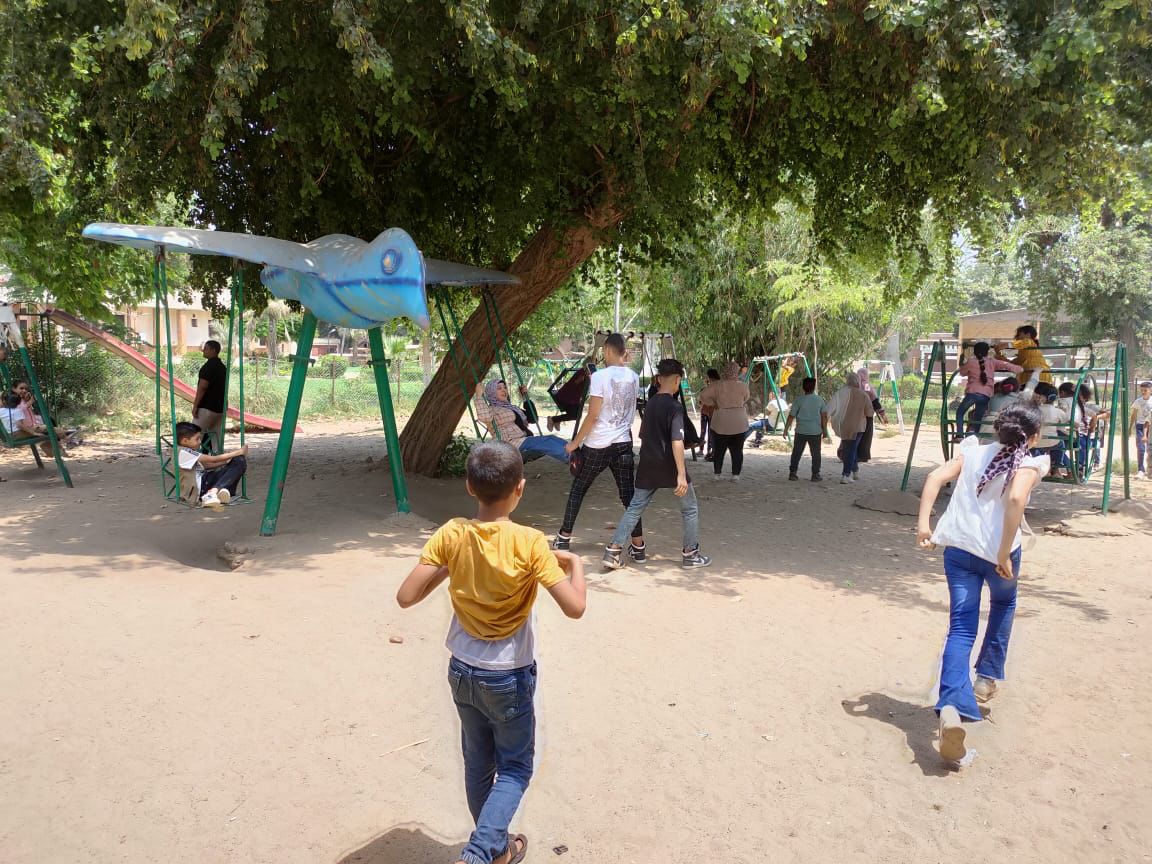 توافد المواطنين على  حدائق القناطر الخيرية  فى ثانى أيام عيد الأضحى بالقليوبية (11)