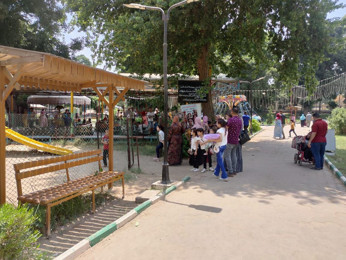 توافد المواطنين على  حدائق القناطر الخيرية  فى ثانى أيام عيد الأضحى بالقليوبية (3)