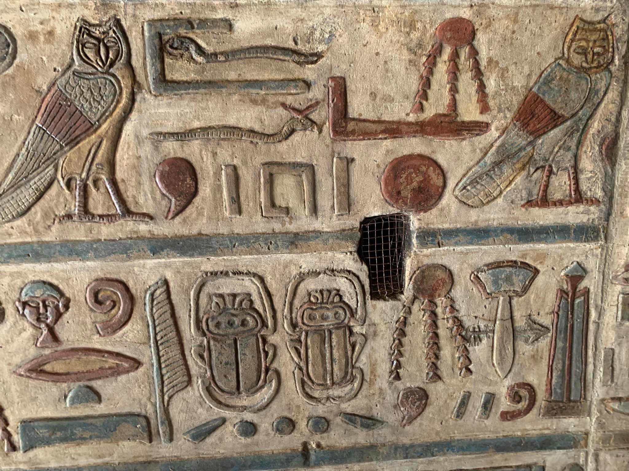 شاهد روعة جدران معبد إسنا وظهور الرسومات البديعة  (5)