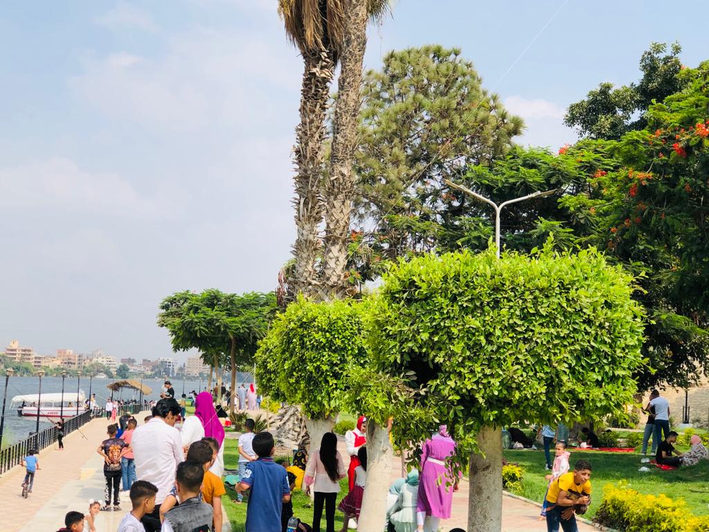 توافد الزوار على حدائق القناطر الخيرية للاحتفال بالعيد