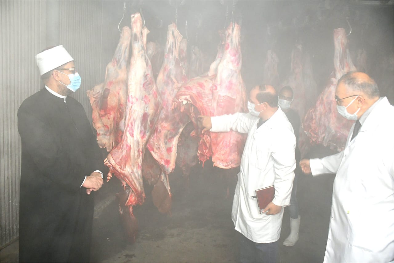 وزير الاوقاف يتابع حفظ اللحوم 