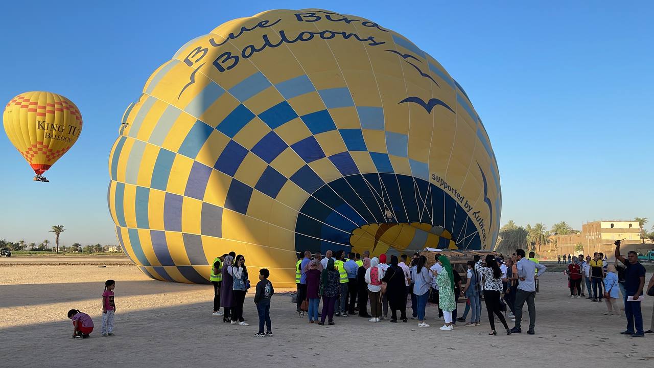 رحلات البالون الطائر تغرد بالمصريين والأفواج السياحية فى أيام العيد الأضحى (1)