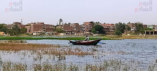 داخل-الفلوكة-القديمة-وسط-النيل
