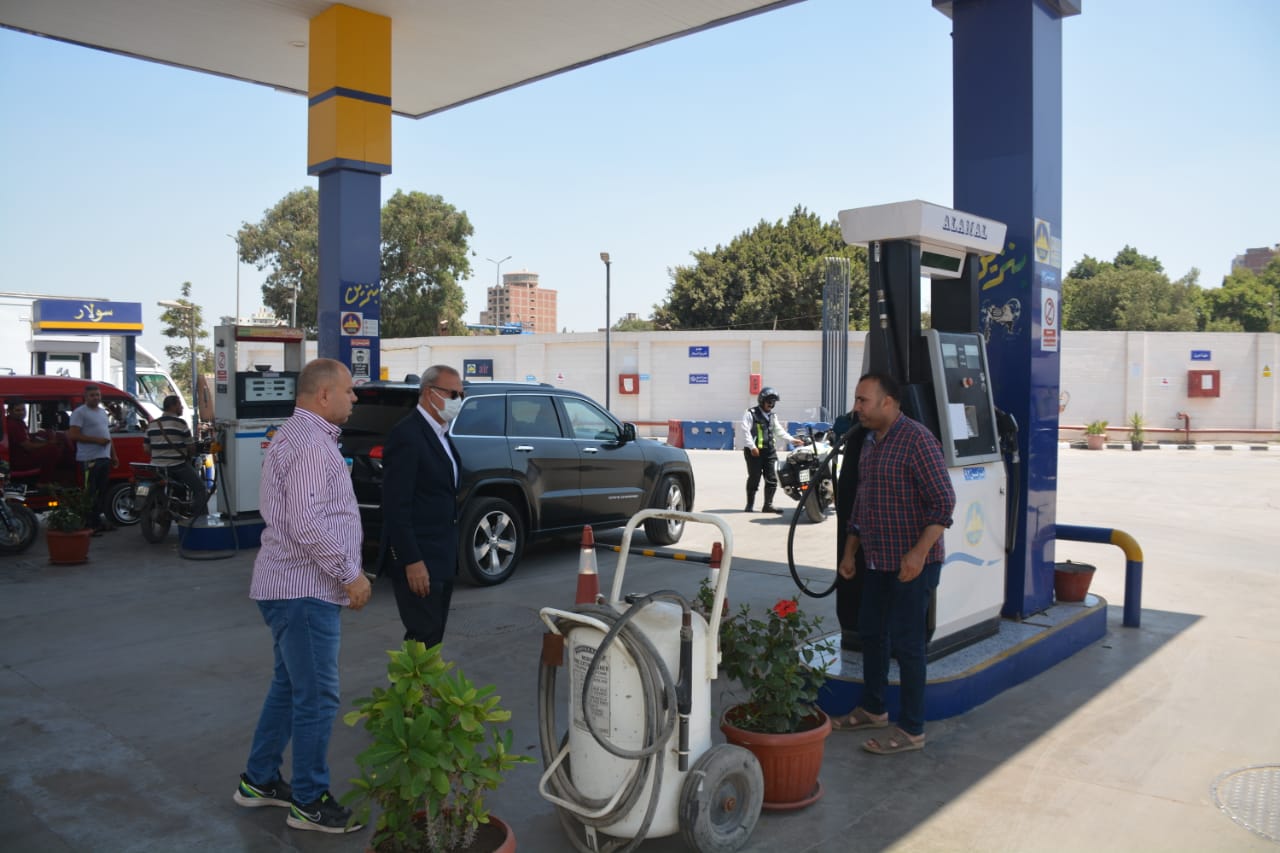 محافظ القليوبية يتابع محطات الوقود ومواقف السيارات  (5)