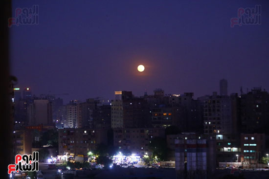 البدر العملاق يزين سماء القاهرة البدر العملاق يزين سماء القاهرة