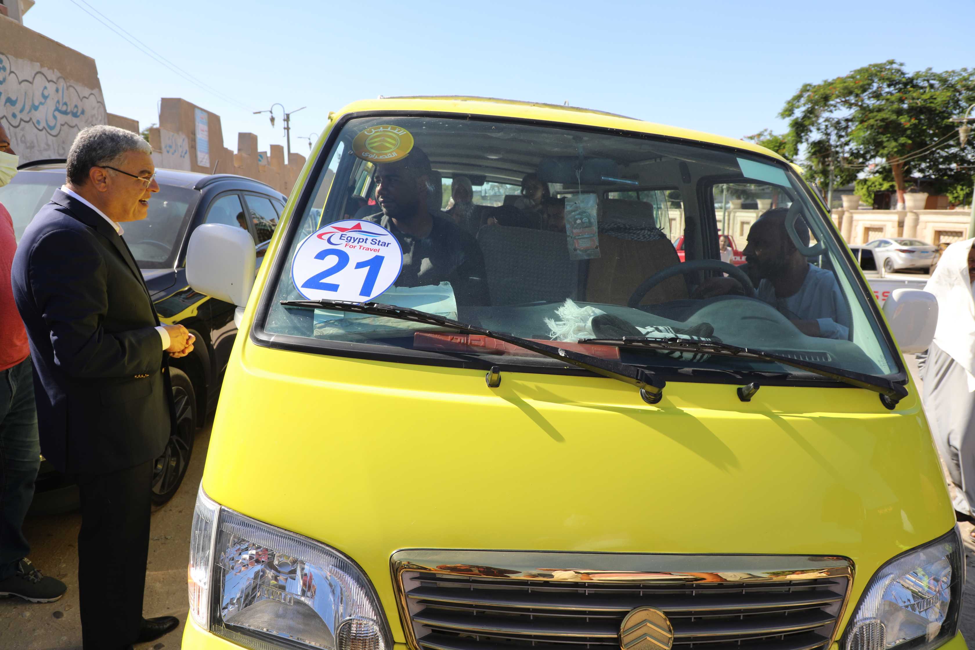 محافظ المنيا يتابع انتظام العمل بمواقف السيارات (19)