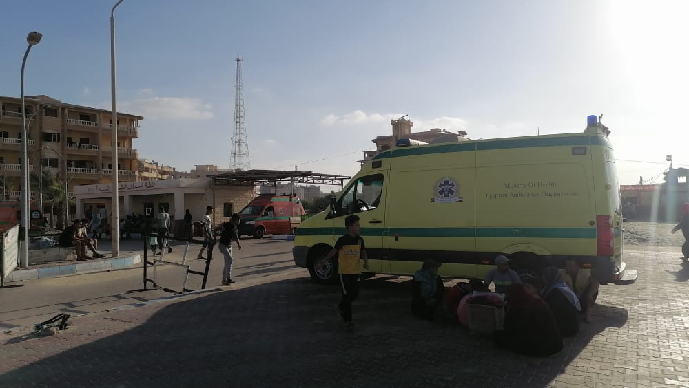 سيارات إسعاف وعيادات متنقلة لتأمين المصيفين بشواطئ جمصة (4)