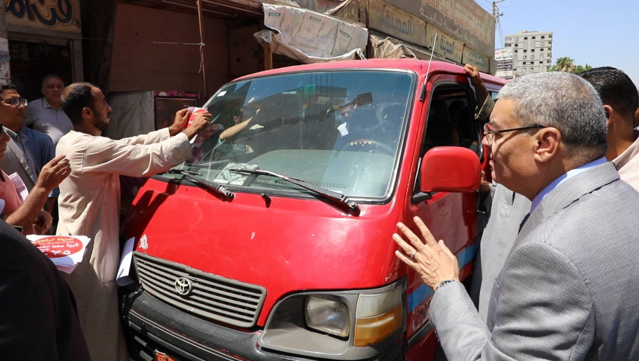 محافظ المنيا يتابع انتظام العمل بمواقف السيارات (7)