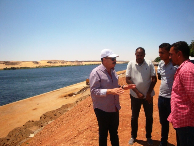 المحافظ يتفقد مشروع ممشى مصر بكورنيش النيل (4)