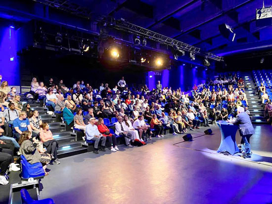 المئات-يشاركون-في-محاضرة-زاهي-حواس-في-ألمانيا المئات-يشاركون-في-محاضرة-زاهي-حواس-في-ألمانيا