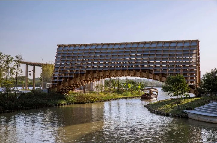 جسر المشاة الخشبي فى الصين