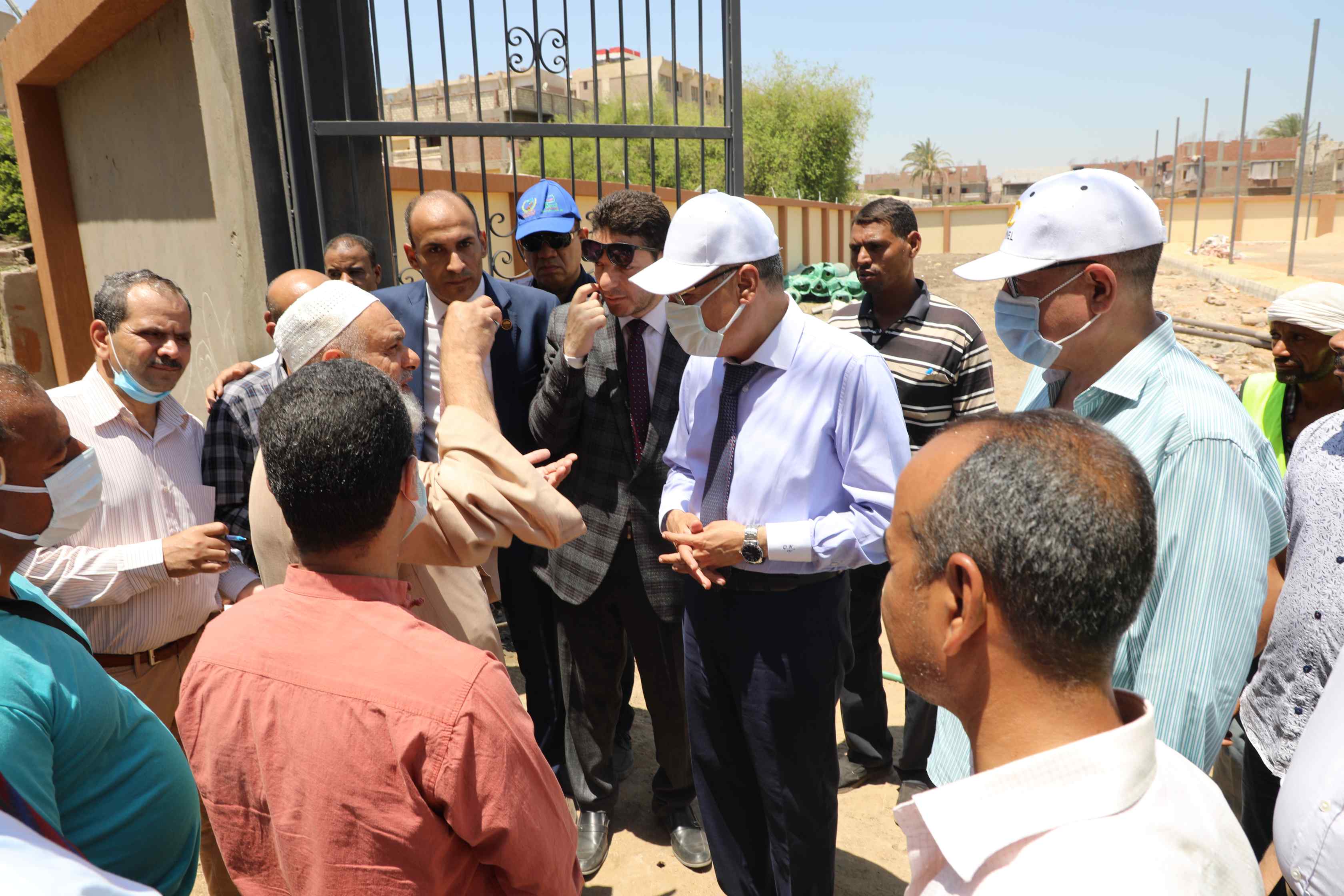 محافظ المنيا يتفقد مشروعات حياة كريمة بقري مركز أبوقرقاص (5)