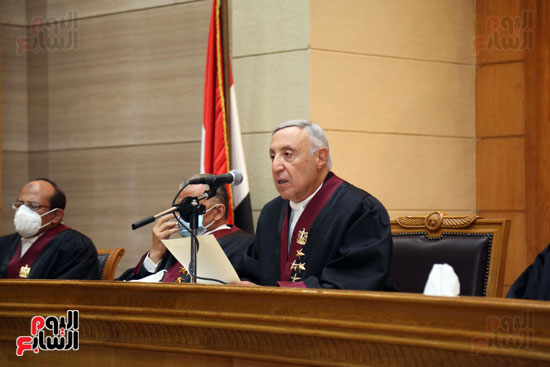 مستشارين يؤدون اليمين القانونية أمام رئيس المحكمة الدستورية (12)