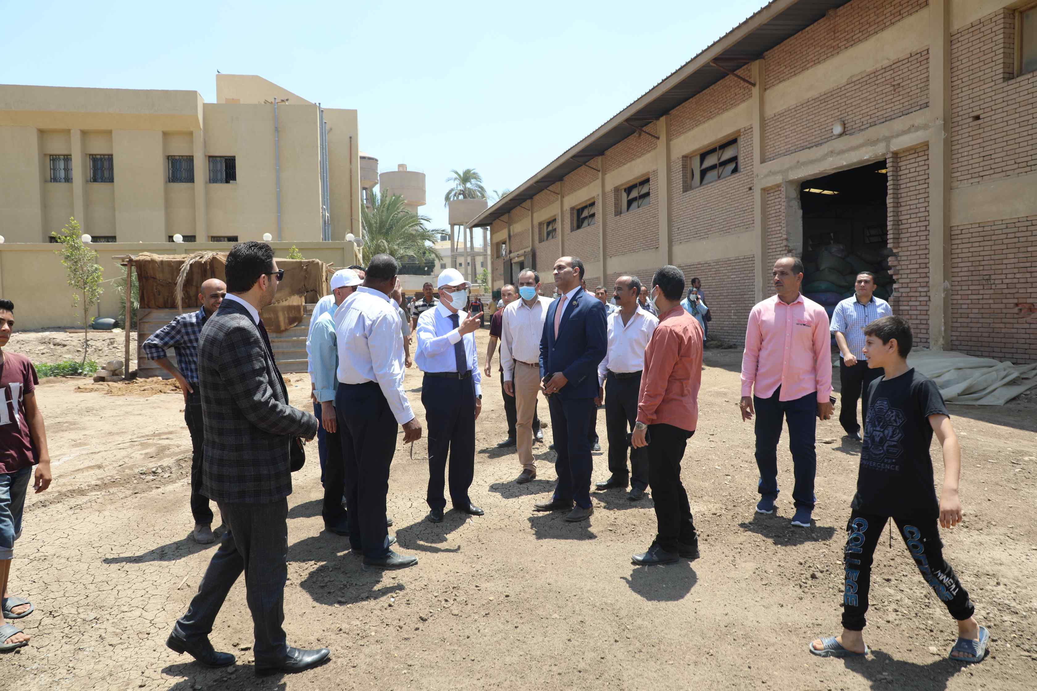 محافظ المنيا يتفقد مشروعات حياة كريمة بقري مركز أبوقرقاص (17)