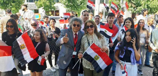 الجالية المصرية ببرلين يستقبلون الرئيس السيسي  (4)