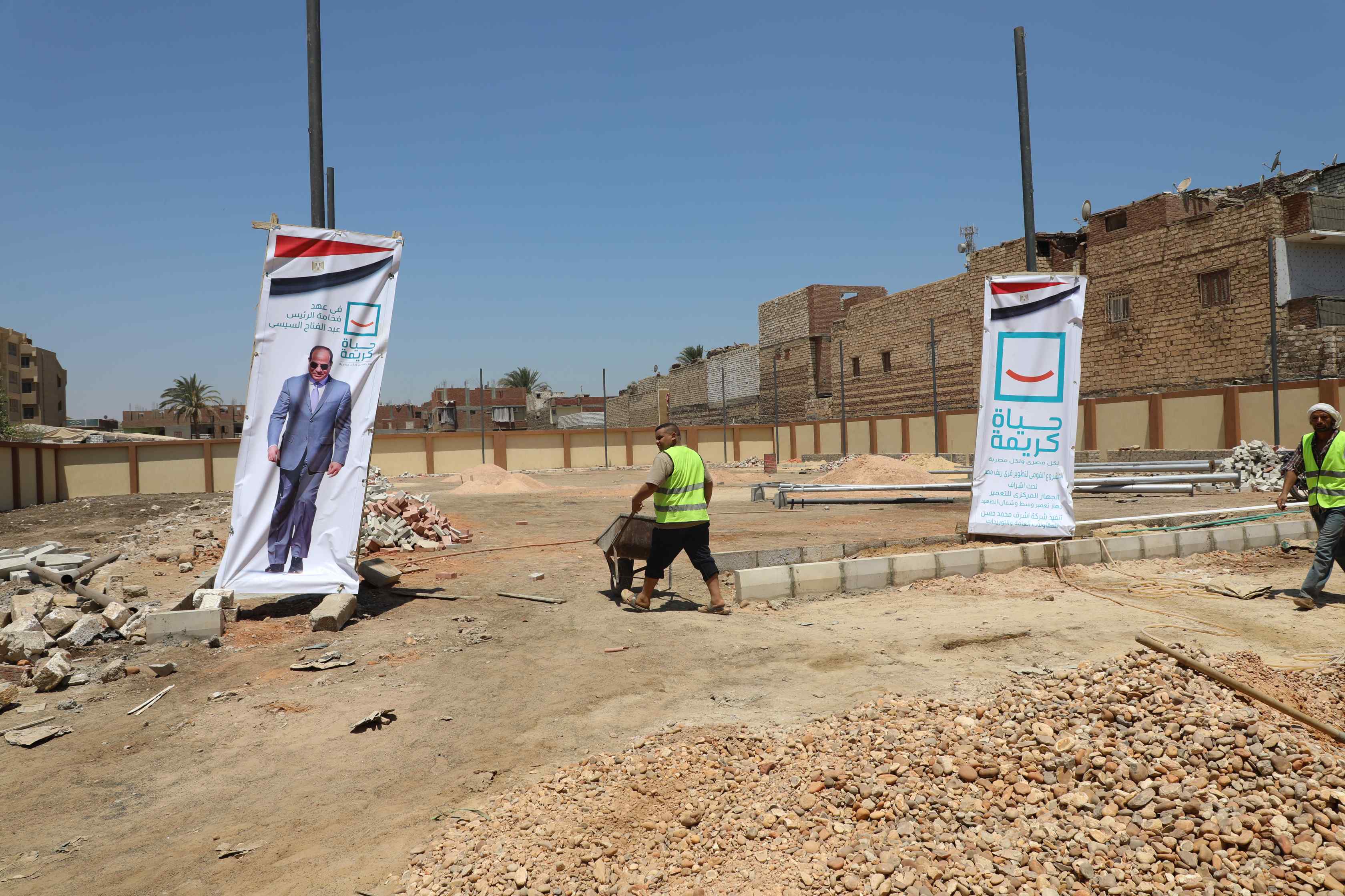 محافظ المنيا يتفقد مشروعات حياة كريمة بقري مركز أبوقرقاص (3)