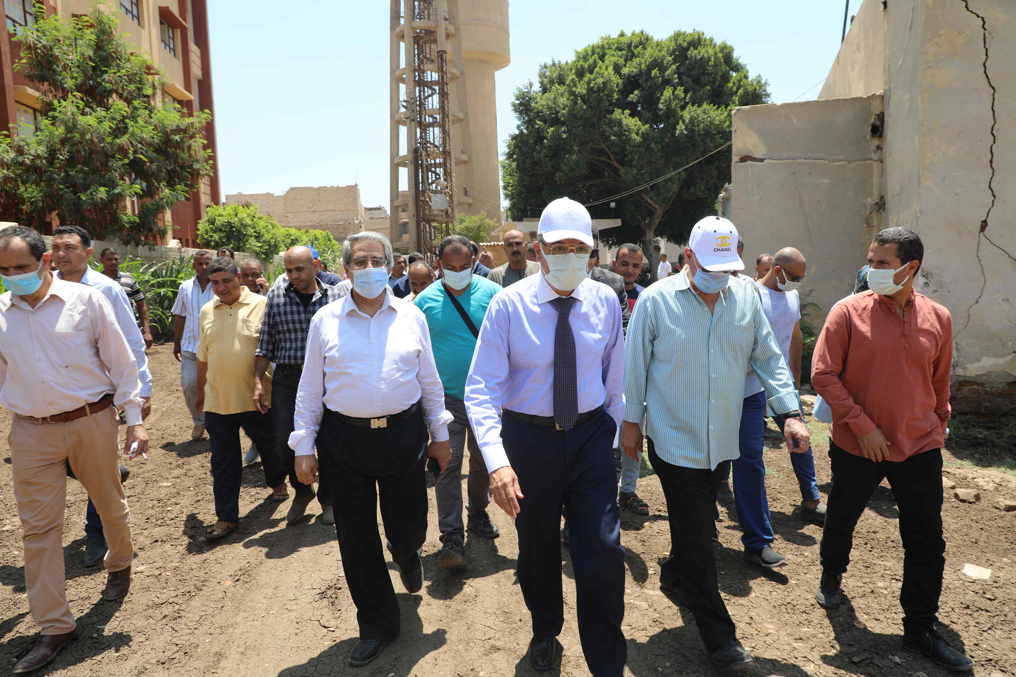 المحافظ يتفقد مشروعات حياة كريمة بقري مركز أبوقرقاص المحافظ يتفقد مشروعات حياة كريمة بقري مركز أبوقرقاص