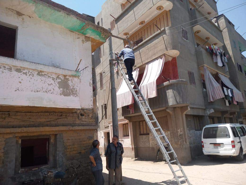 اخلاء منزل يمثل خطورة داهمة على المواطنين بمدينة طلخا بالدقهلية  (2)