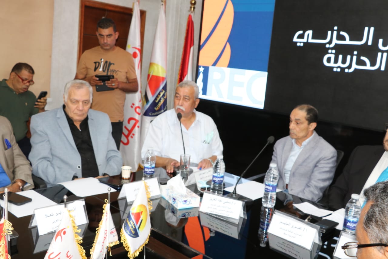 النائب تيسير مطر يعلن اطلاق المنتدى السياسى بحضور 42 رئيس حزب سياسي (2)
