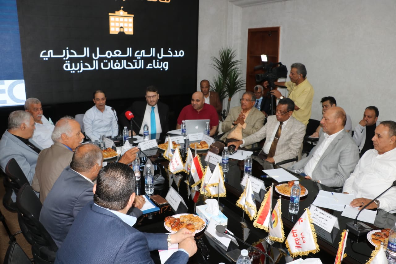 النائب تيسير مطر يعلن اطلاق المنتدى السياسى بحضور 42 رئيس حزب سياسي (18)