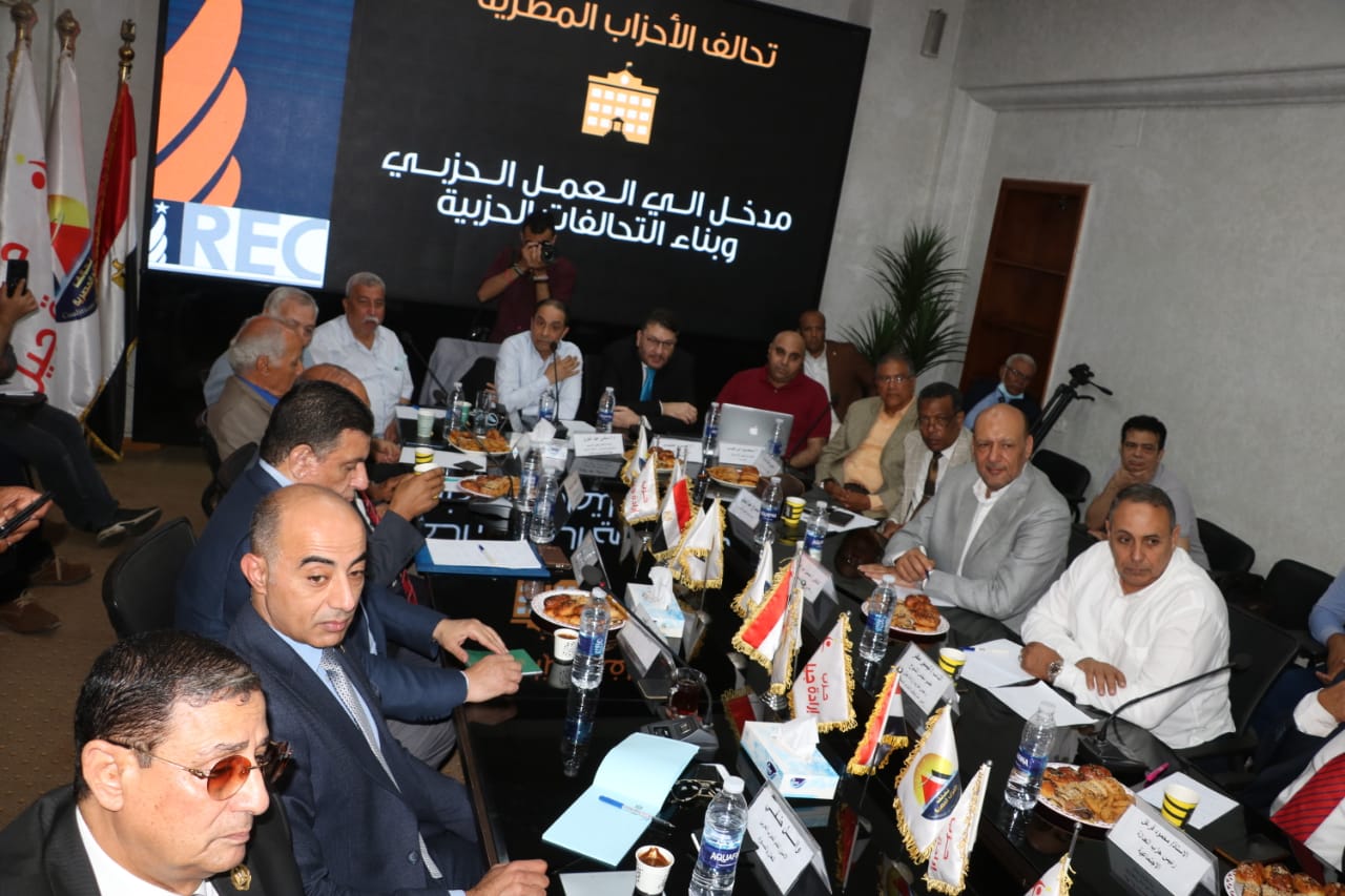 النائب تيسير مطر يعلن اطلاق المنتدى السياسى بحضور 42 رئيس حزب سياسي (17)