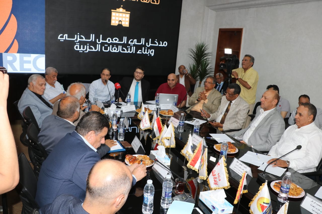 النائب تيسير مطر يعلن اطلاق المنتدى السياسى بحضور 42 رئيس حزب سياسي (19)