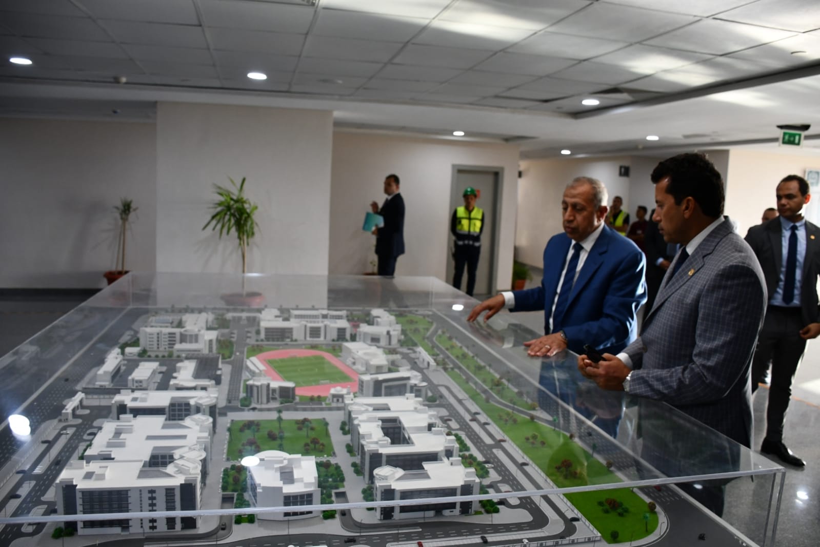 وزير الشباب والرياضة يتفقد مبنى الأكاديمية العربية بالعلمين الجديدة (2)