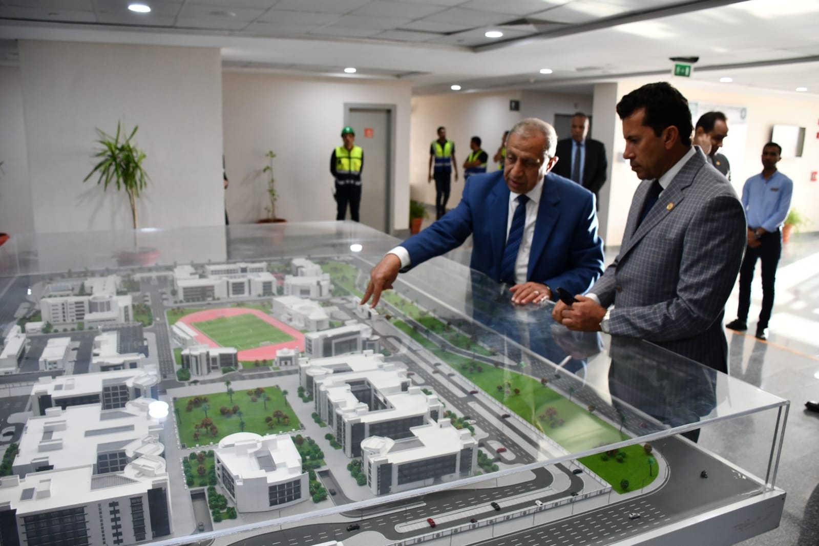 وزير الشباب والرياضة يتفقد مبنى الأكاديمية العربية بالعلمين الجديدة (3)
