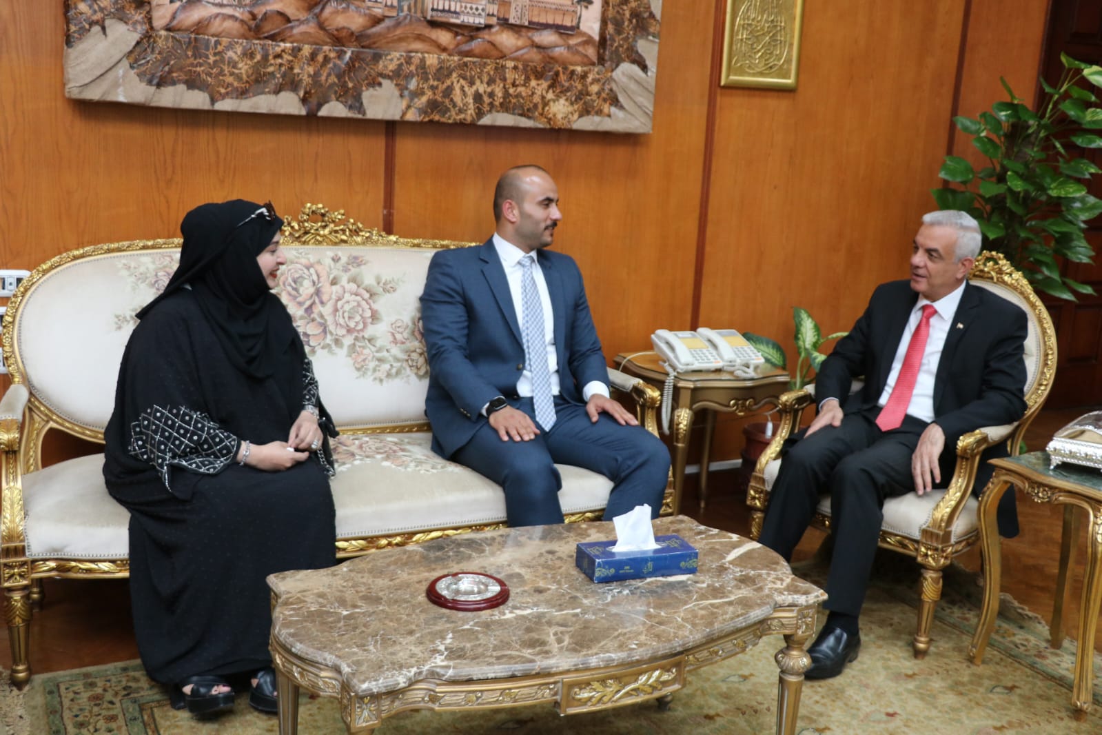 رئيس جامعة المنوفية يلتقى وفد من المجلس العربى للتدريب والإبداع الطلابى (2)