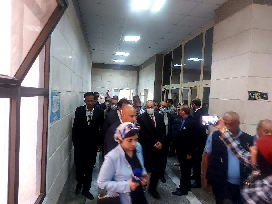 وزير التعليم العالى يتفقد مستشفى أورام الإسماعيلية (15)