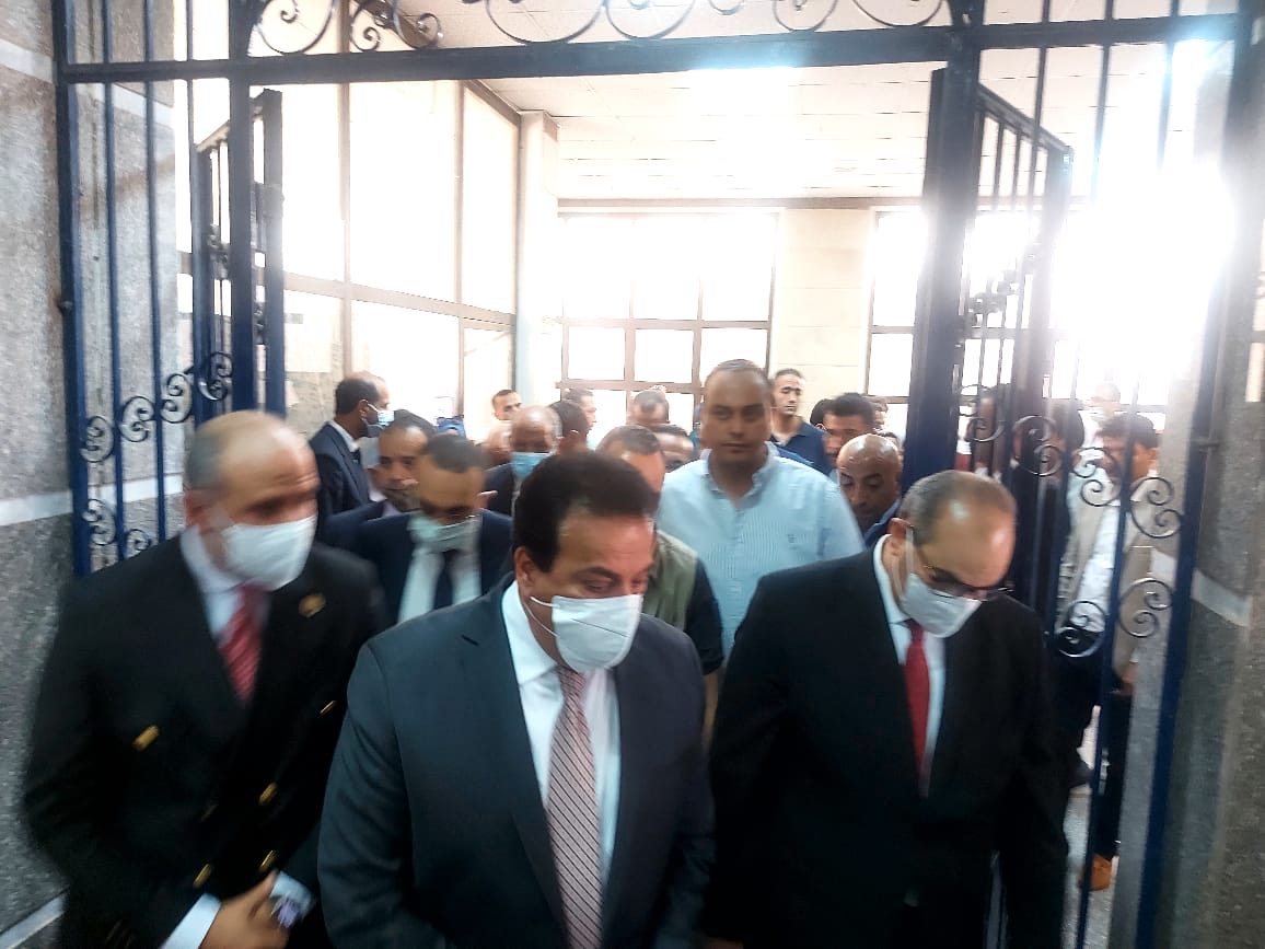 وزير التعليم العالى يتفقد مستشفى أورام الإسماعيلية (8)