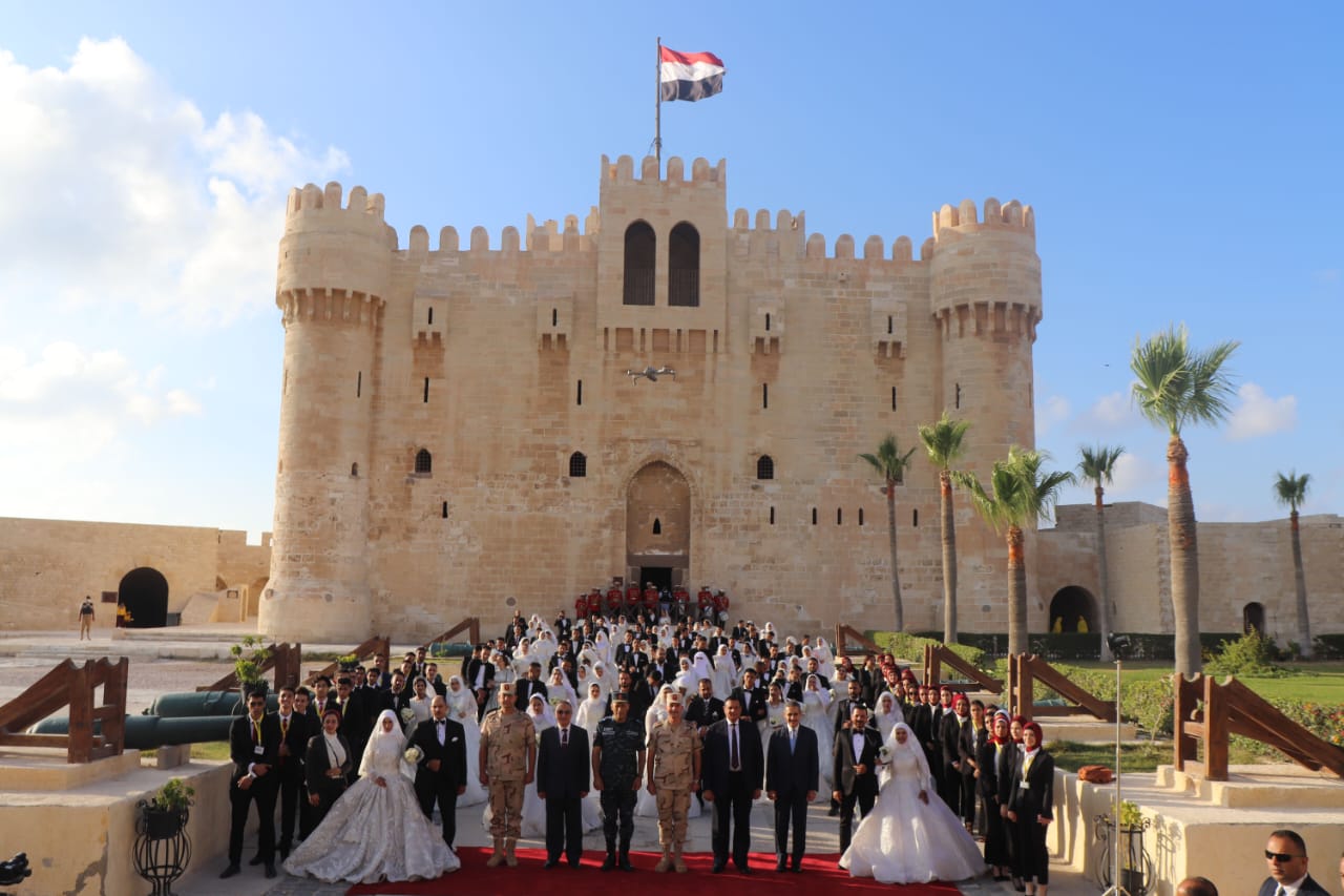 المنطقة الشمالية العسكرية تنظم حفل زفاف جماعى لـ120 شابا وفتاة بالإسكندرية (3)