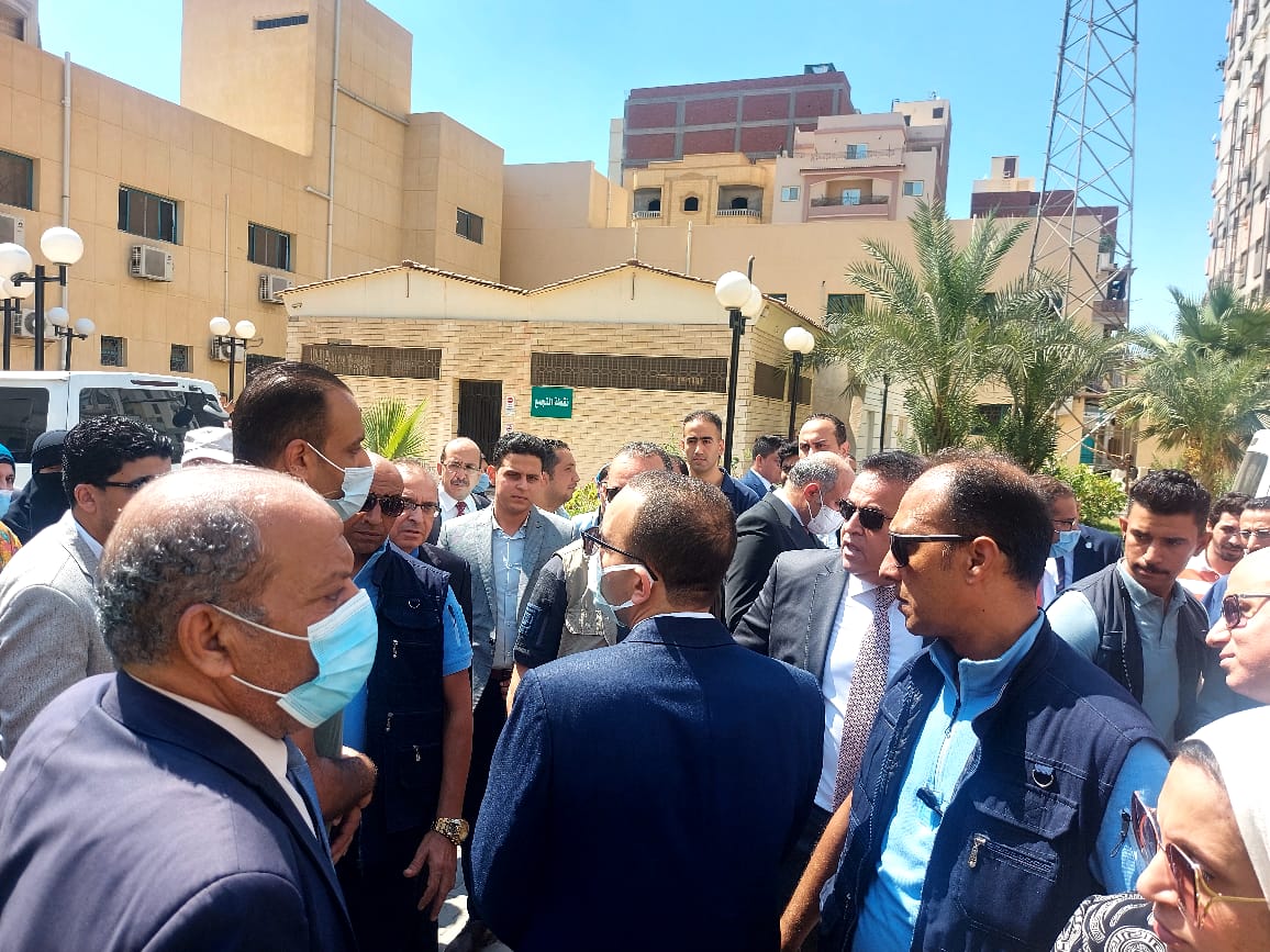 وزير التعليم العالى يتفقد مستشفى أورام الإسماعيلية (11)
