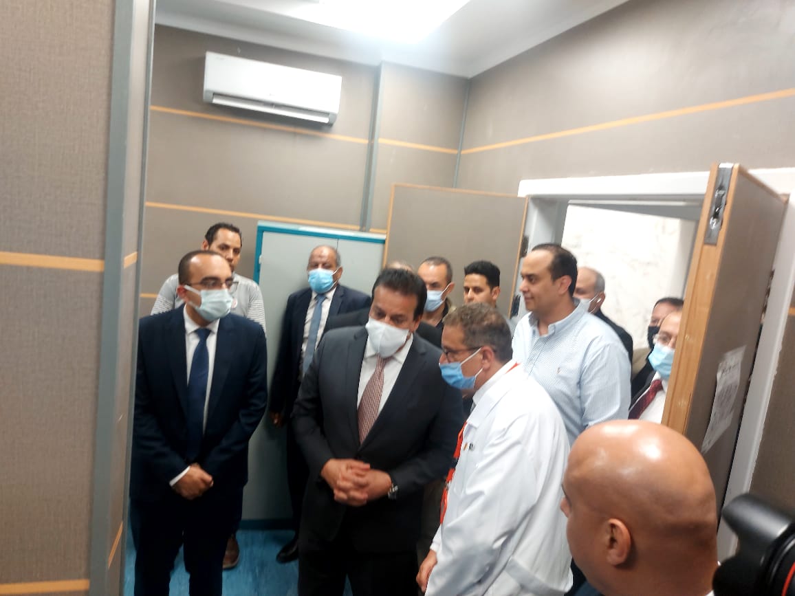 وزير التعليم العالى يتفقد مستشفى أورام الإسماعيلية (7)