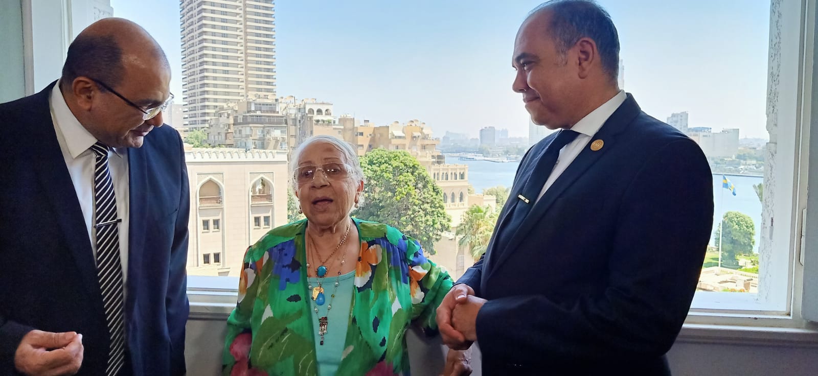 امين عام لجنة ازالة مخالفات العومات والسيدة اخلاص حلمى