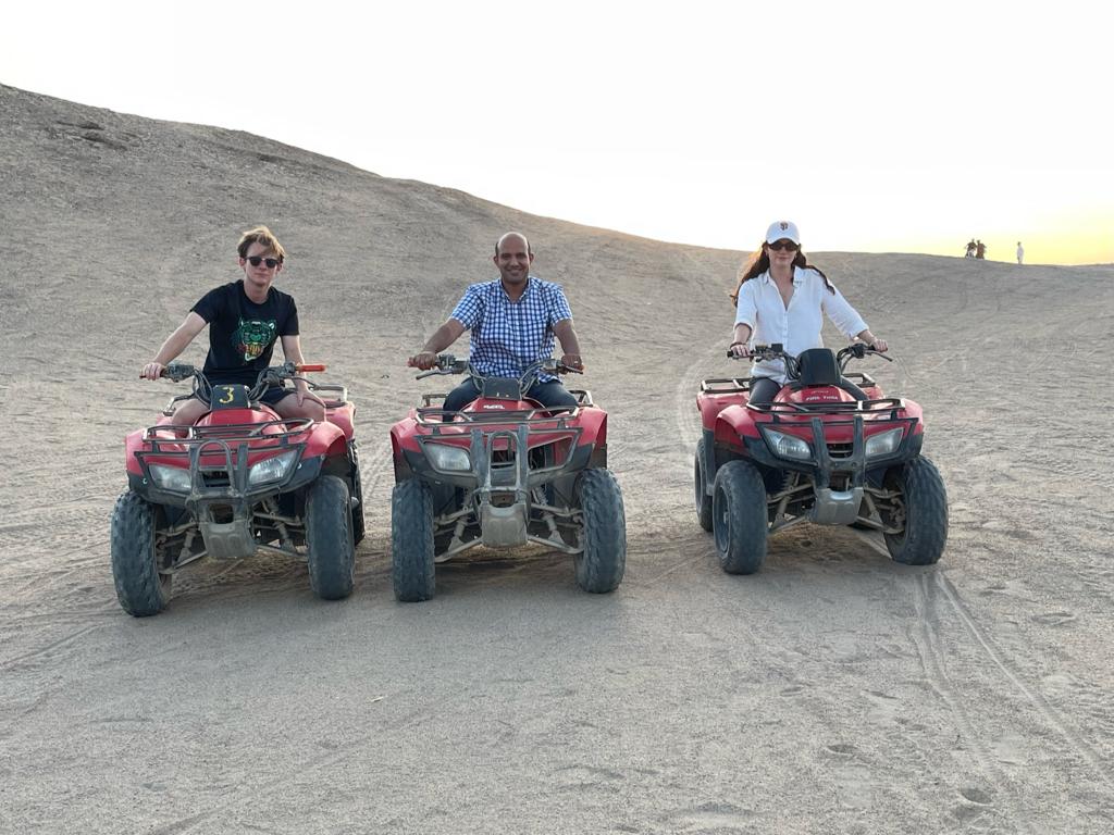 رحلات السفارى لسياح العالم غرب الأقصر رحلات السفارى لسياح العالم غرب الأقصر