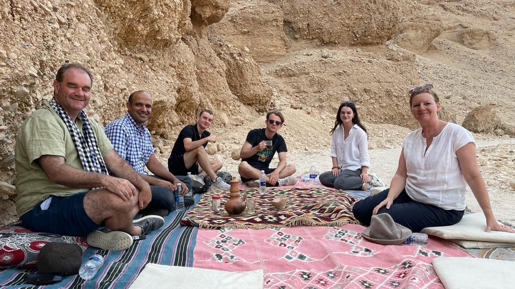 الفرحة على وجوه السياح فى السفارى الفرحة على وجوه السياح فى السفارى