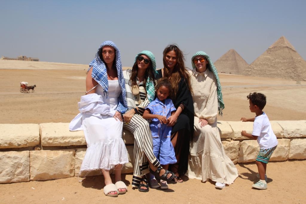أسرة المطرب الأمريكي تزور مصر