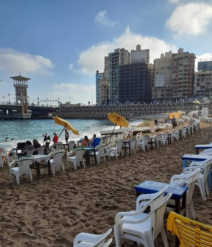 زحام بشواطئ الإسكندرية (4)