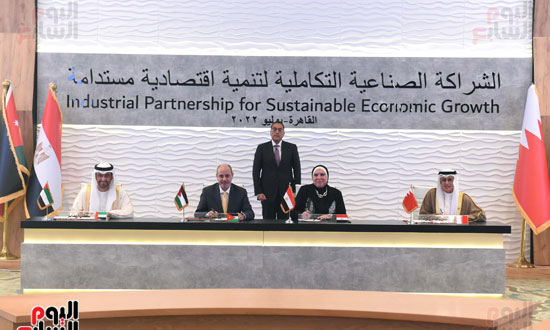  مراسم التوقيع على انضمام البحرين للشراكة الصناعية التكاملية (13)