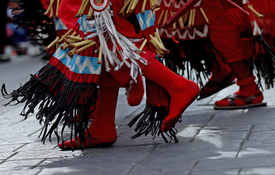 رقصة التقليدية التي تعود إلى ما قبل الإسبان